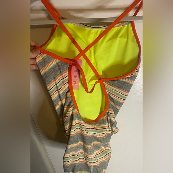 NWT Women’s One Piece Horizontal Striped Swimsuit Size XL - Picture 2 of 5